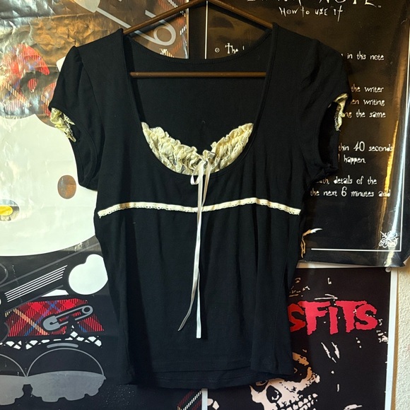Tops - black lacey top🦇🤍